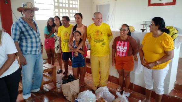 Projeto Amarelinho leva doa&ccedil;&otilde;es e solidariedade a fam&iacute;lias da zona rural de Floriano.(Imagem:FlorianoNews)
