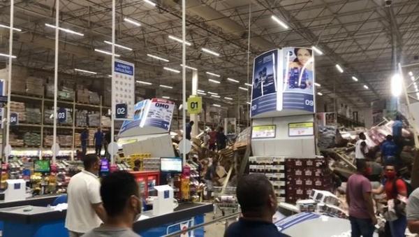 Prateleiras com produtos desabam e atingem clientes em supermercado de São Luís (MA)