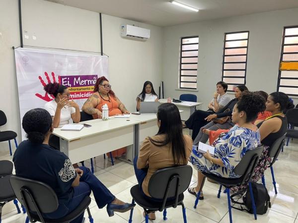 Sempi realiza reunião para aprimorar atendimentos da Central de Acolhimento "Ei, Mermã, Não se Cale"