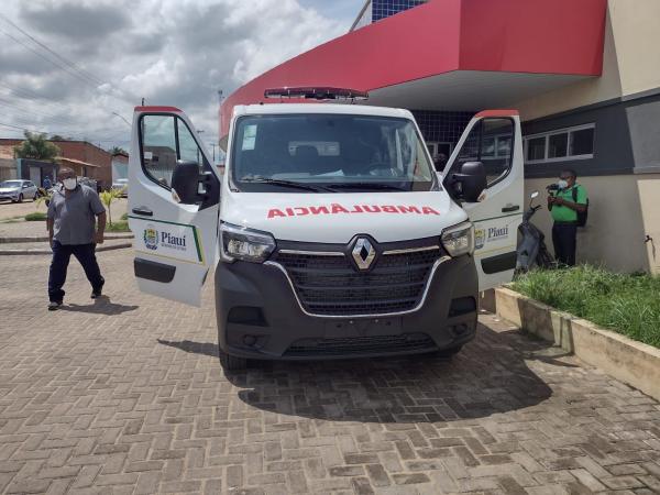 UPA de Floriano recebe uma nova ambul&acirc;ncia(Imagem:FlorianoNews)
