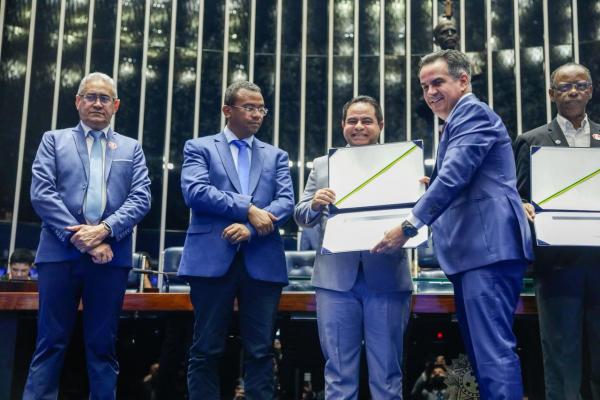 Ciro Nogueira comanda homenagem à Assembleia de Deus no Piauí feita no Senado