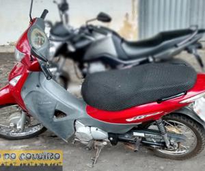 Dupla é capturada após menor ser flagrado empurrando moto furtada