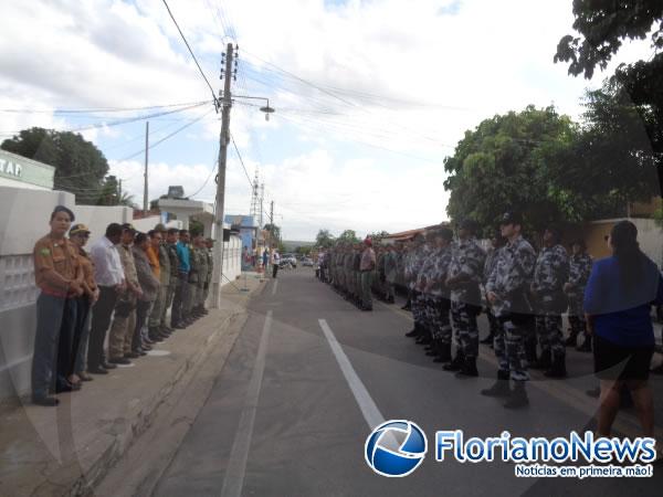 3&ordm; BPM realiza solenidade de entrega de uniformes dos alunos do CFSd 2015.(Imagem:FlorianoNews)