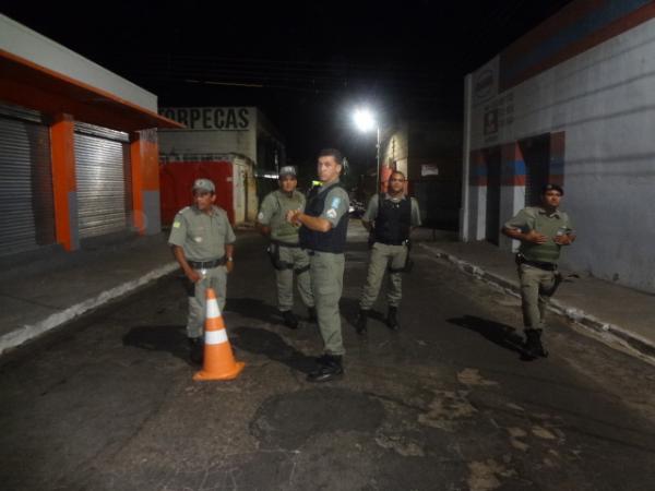 Pol&iacute;cia Militar realiza blitz educativa em Floriano.(Imagem:FlorianoNews)
