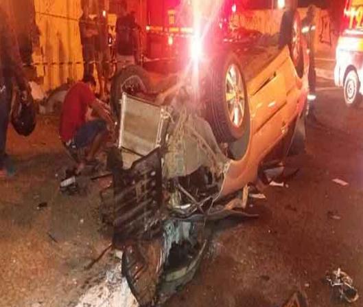 Jovem capota carro e morre em acidente na capital