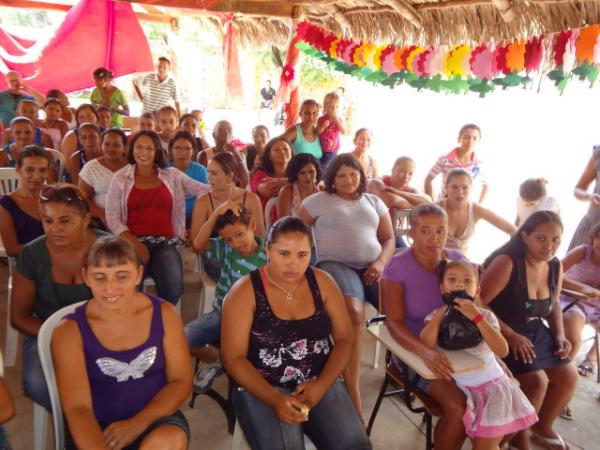 Realizada festa para as mães na comunidade Gameleira