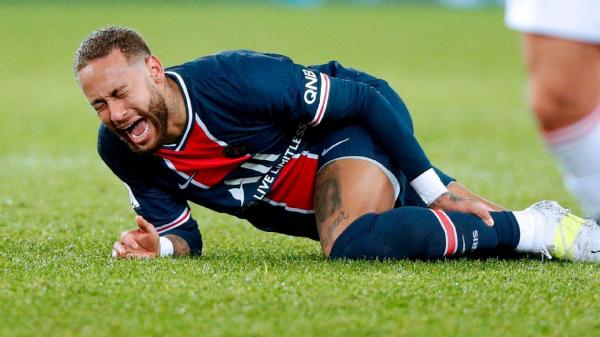 PSG define data de retorno de Neymar após grave lesão