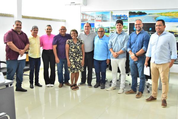 Vereadores de Floriano destinam emendas de quase R$ 200 mil para cooperativa de leite