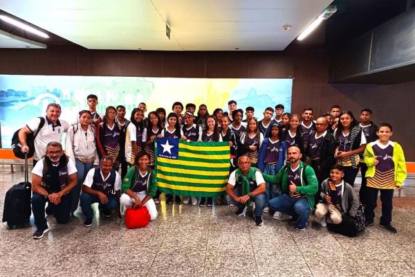 Atletas piauienses embarcam para os Jogos Escolares Brasileiros, em Brasília (DF)