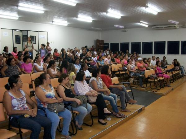 Mais um cap&iacute;tulo do drama da rede municipal de ensino de Floriano.(Imagem:FlorianoNews)