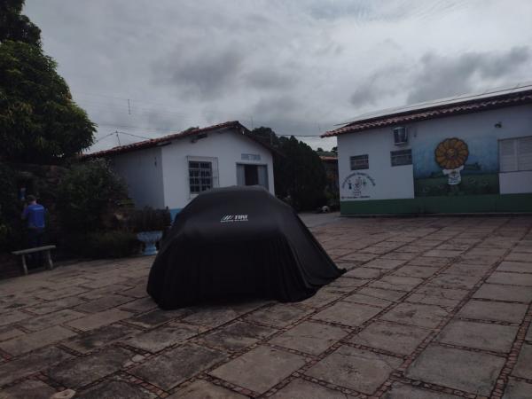 APAE de Floriano recebe ve&iacute;culo atrav&eacute;s do programa 