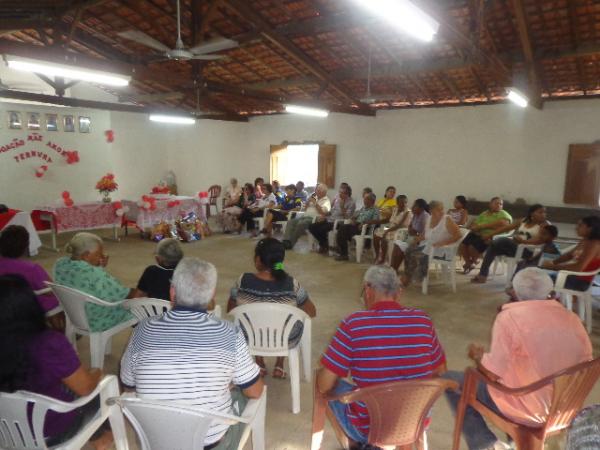 Associação de Moradores do Bairro Irapuá II realizou festa para as mães.(Imagem:FlorianoNews)