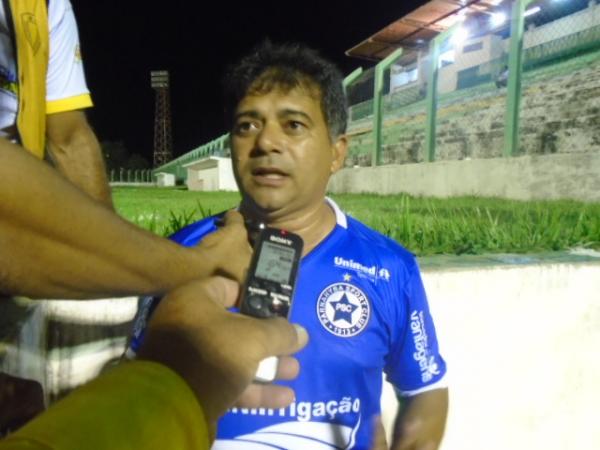 Irado, Batista se revolta com derrota para lanterna: "Pior que perder título"