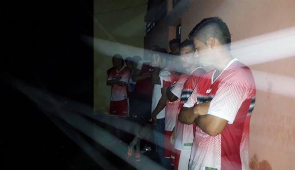 No escuro, jogadores ficaram sabendo que n&atilde;o jogariam na &uacute;ltima quarta-feira.(Imagem: Marco Freitas)