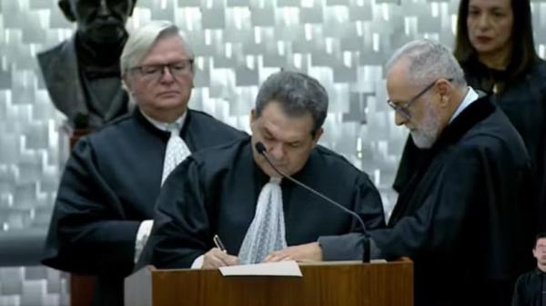 Piauiense Carlos Brandão toma posse como ministro do Superior Tribunal de Justiça