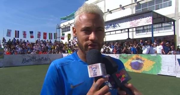 Em evento, Neymar bate bola e diz que está "quase 100% recuperado", mas não fala sobre futuro