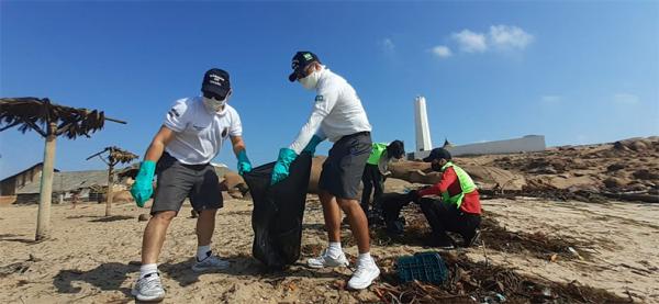 Marinha celebra Dia Mundial de Limpeza e recolhe lixo em praias do Piauí