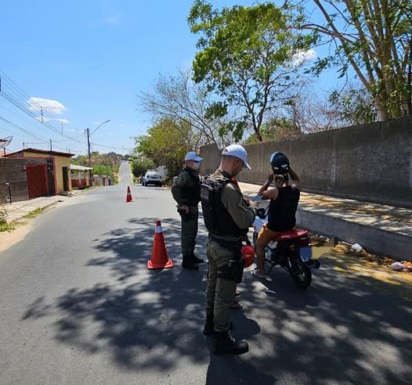 3º BPM realiza operação de trânsito no bairro Planalto Sambaíba em Floriano