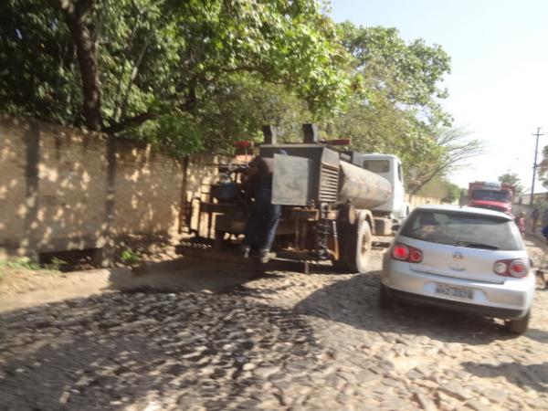 Obras de pavimenta&ccedil;&atilde;o na Av. Santos Dumont est&atilde;o em andamento.(Imagem:FlorianoNews)