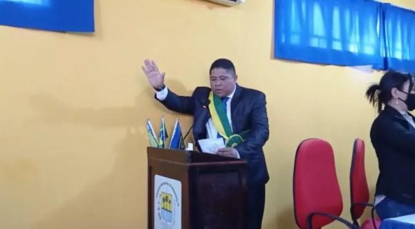 Vice chora durante posse de cargo de prefeito assassinado a tiros em Madeiro, no Norte do Piauí