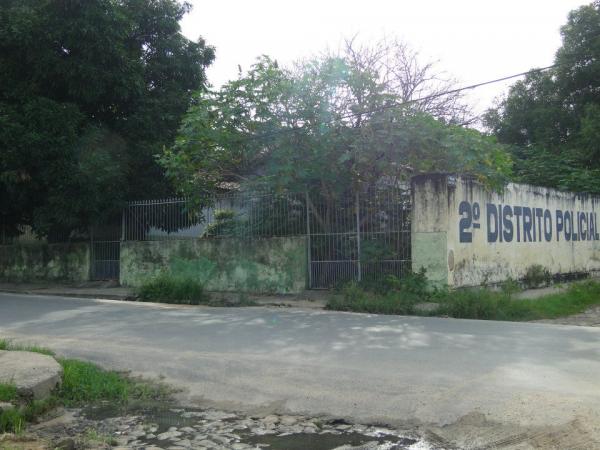 Prédios das polícias Militar e Civil em Floriano estão abandonados