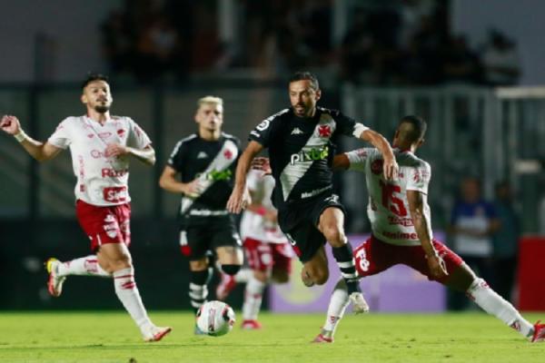 Vasco apenas empata com Vila Nova e deixa campo vaiado na estreia da Série B