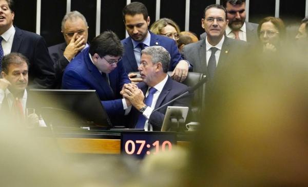 Rafael Fonteles comemora aprova&ccedil;&atilde;o da reforma tribut&aacute;ria.(Imagem:Divulga&ccedil;&atilde;o)