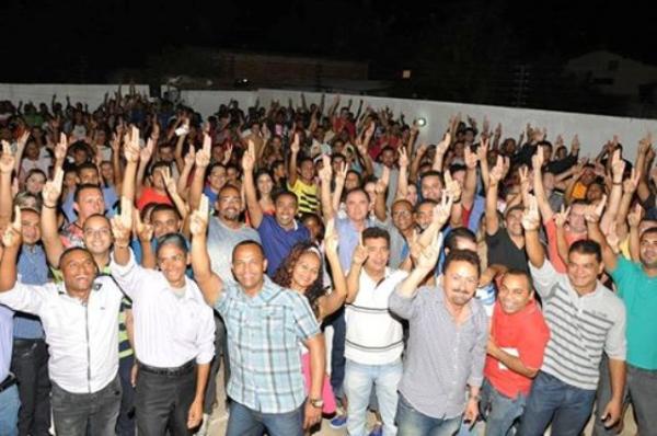 Juventude discute pol&iacute;ticas p&uacute;blicas com pr&eacute;-candidato a prefeito do Floriano.(Imagem:Reprodu&ccedil;&atilde;o/Facebook)