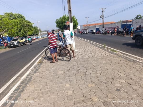 Moradores de Floriano protestam contra falhas no abastecimento de água(Imagem:FlorianoNews)
