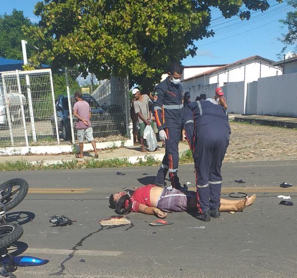 Jovem empina moto, colide contra caçamba e morre em Floriano