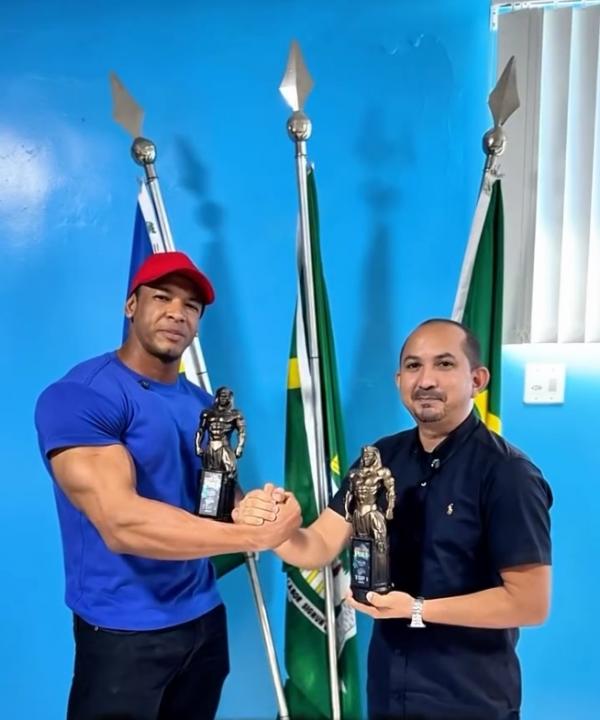 Atleta florianense Tayllon Whylton conquista dois títulos no fisiculturismo e é homenageado pela CMF