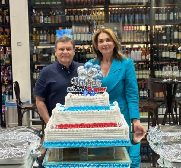 São Jorge Super comemora 2 anos com festividades e tradicional corte do bolo de aniversário