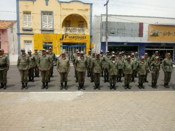 Pol&iacute;cia Militar realiza cerim&ocirc;nia em comemora&ccedil;&atilde;o ao Dia da Bandeira em Floriano.(Imagem:FlorianoNews)