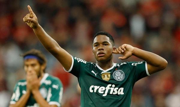Palmeiras supera Athletico-PR e coloca uma mão na taça do Brasileiro