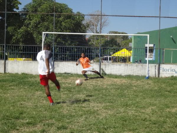 Torneio de futebol marcou o Dia do Comerci&aacute;rio em Floriano.(Imagem:FlorianoNews)