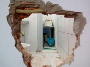 Criminosos cavam buraco em loja para roubar lotérica no Piauí