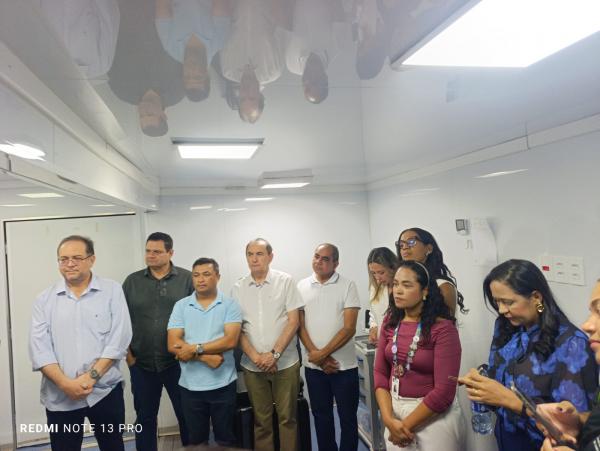 Prefeito Antônio Reis visita Carreta da Oftalmologia e destaca atendimentos para Floriano e região