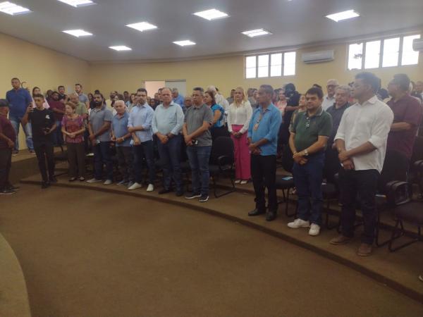 Floriano inaugura "Auditório Pauliran da Costa e Silva" no Complexo Comercial do Mercado do Cruzeiro