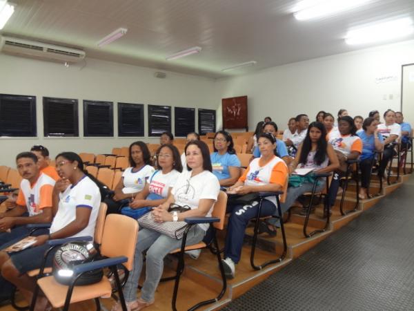 Secretaria de Sa&uacute;de promove reuni&atilde;o com agentes de sa&uacute;de.(Imagem:FlorianoNews)