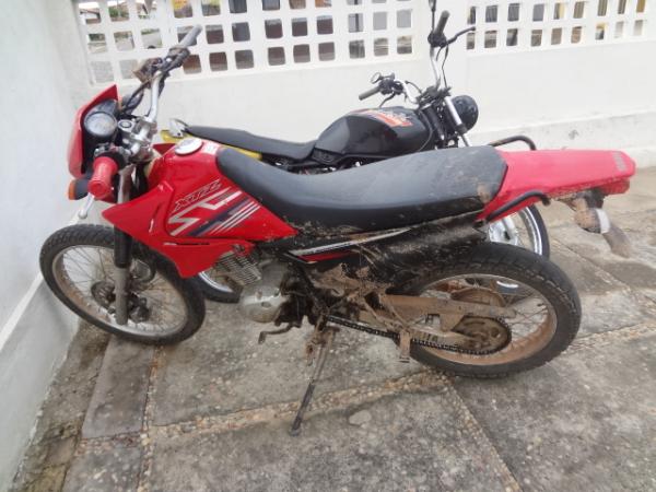 PM encontra moto abandonada no bairro Terra Preta