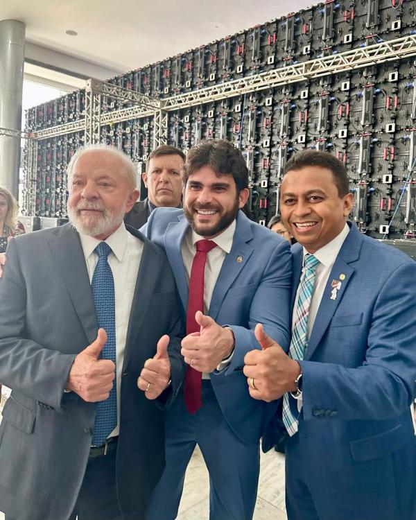 Deputados prestigiam lançamento da Estratégia para o Complexo Econômico-Industrial da Saúde