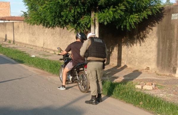 Pol&iacute;cia Militar realiza opera&ccedil;&atilde;o de fiscaliza&ccedil;&atilde;o e seguran&ccedil;a em Floriano.(Imagem:Divulga&ccedil;&atilde;o/PM)
