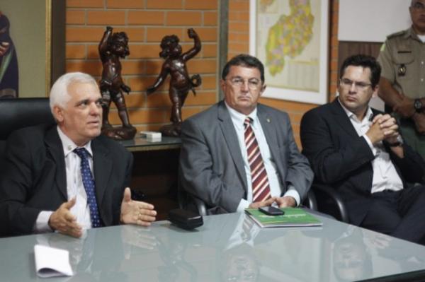 Presidente recebe PMs que buscam reajuste salarial aprovado pela Assembleia
