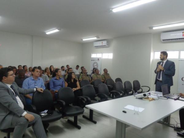 MPPI apresenta projeto de combate ao tr&aacute;fico de drogas &agrave; entidades de Floriano.(Imagem:FlorianoNews)