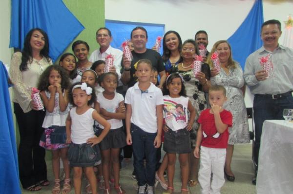 Crianças acolhidas pelo Provem Urbano de Floriano homenageiam professores