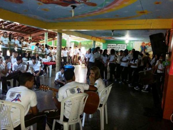 Escola Pequeno Príncipe comemora Dia do Estudante com música e animação.(Imagem:EPP)