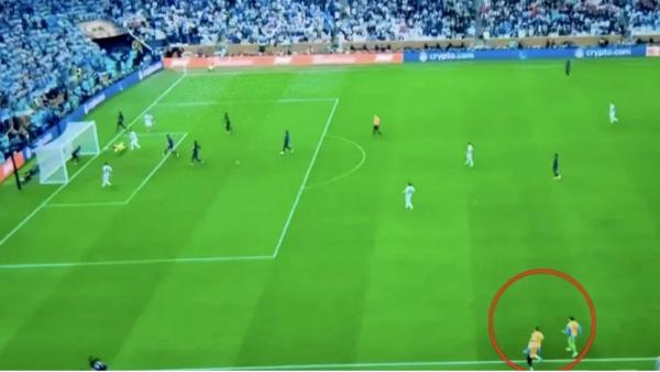 Imprensa francesa vê erro do juiz no terceiro gol da Argentina: ?Invasão?