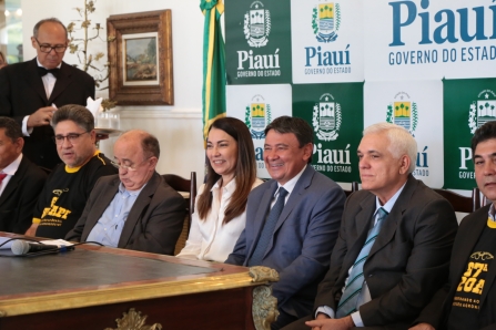 Deputados participam do lançamento da 67ª Expoapi