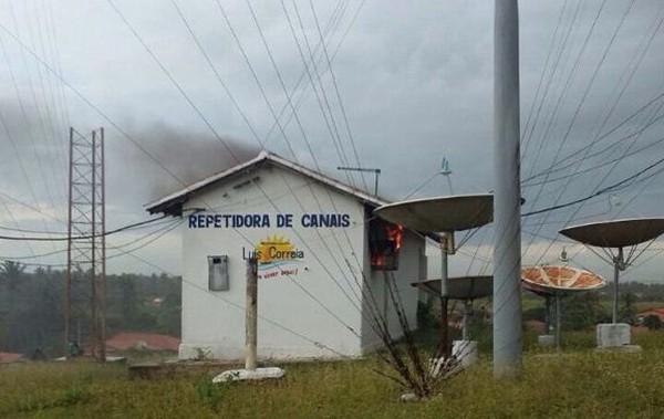Torre de TV é atingida por raio e local sofre princípio de incêndio em Luís Correia