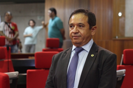 Dr. Hélio pede a construção de centro de reabilitação em Floriano